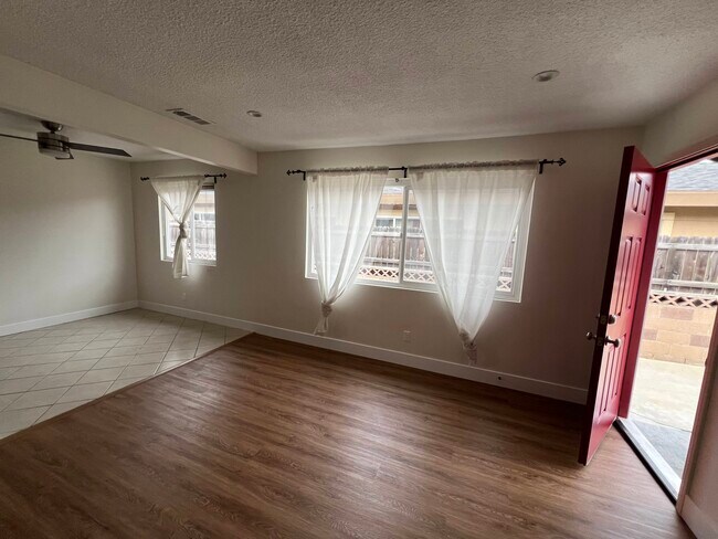 Building Photo - 4325 W 135th St