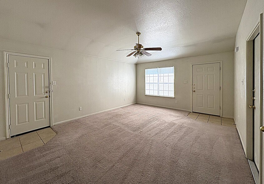 Building Photo - 509 Primrose Dr