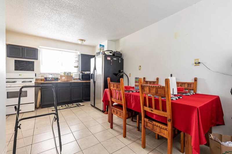 Building Photo - 2400 Annette St