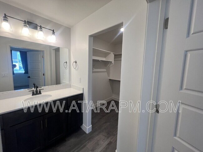 Building Photo - 543 S 1020 W