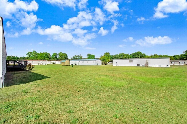 Building Photo - Newly Renovated! 3 Bedroom | 2 Bathroom Mo...