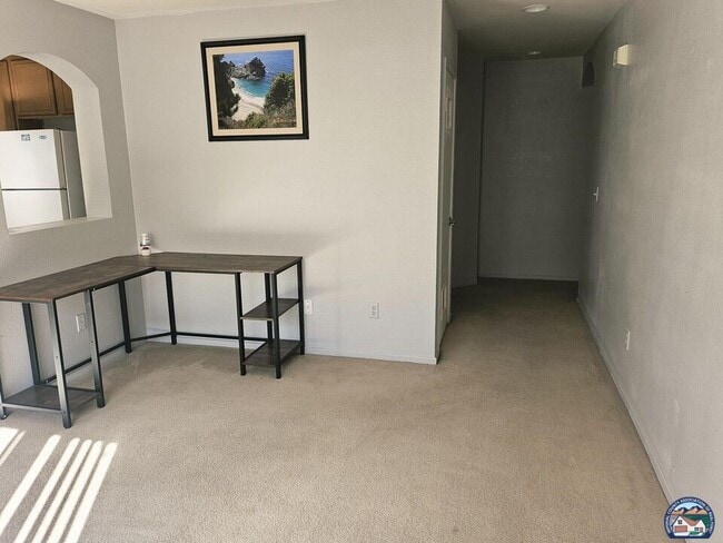 Building Photo - 1481 Rodeo Dr