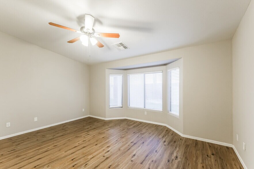 Building Photo - 4608 S 26th Ln