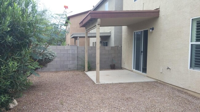 Building Photo - 8478 N Placita De La Manzana