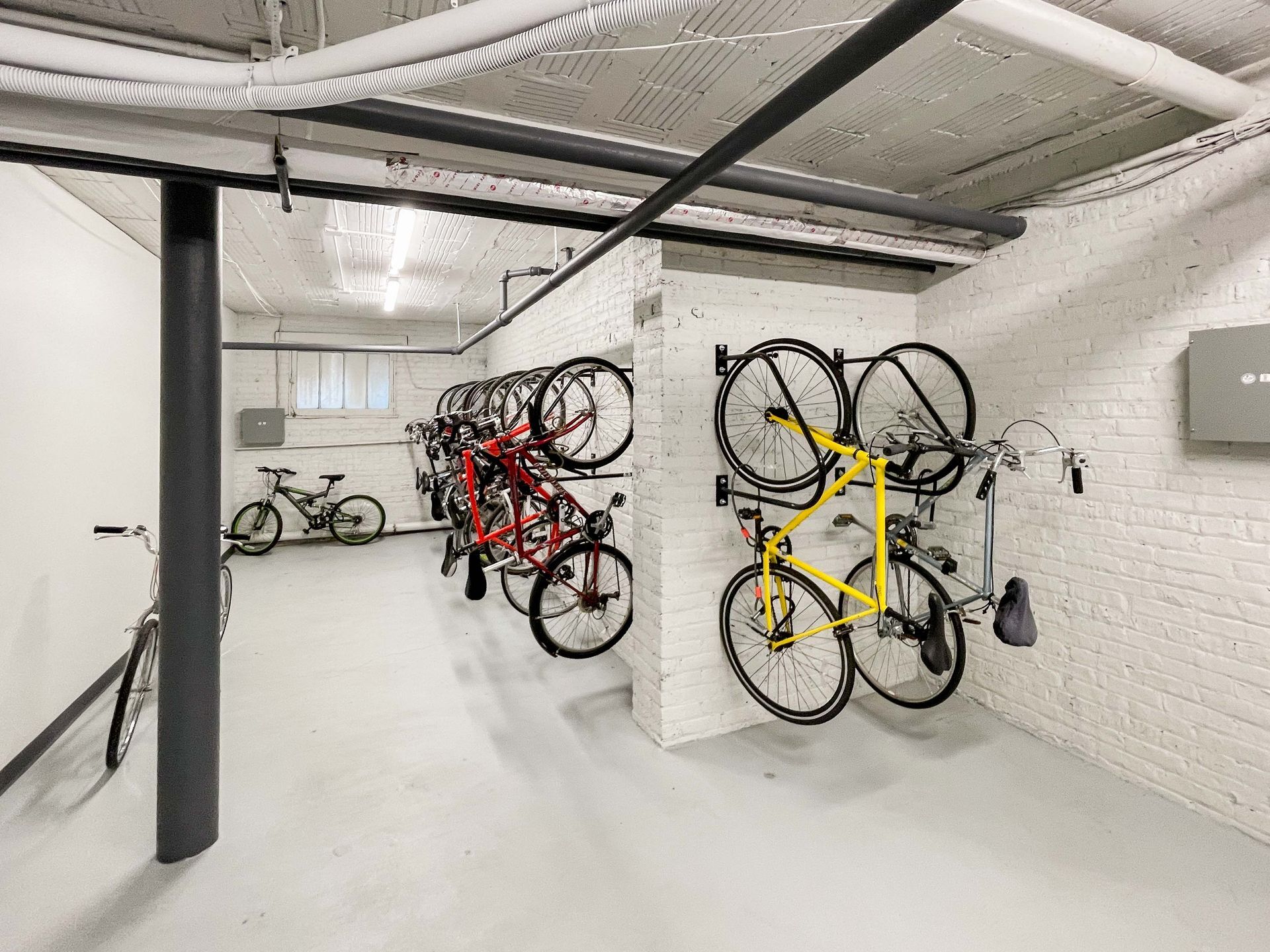 Building Photo - 600 W Stratford Pl