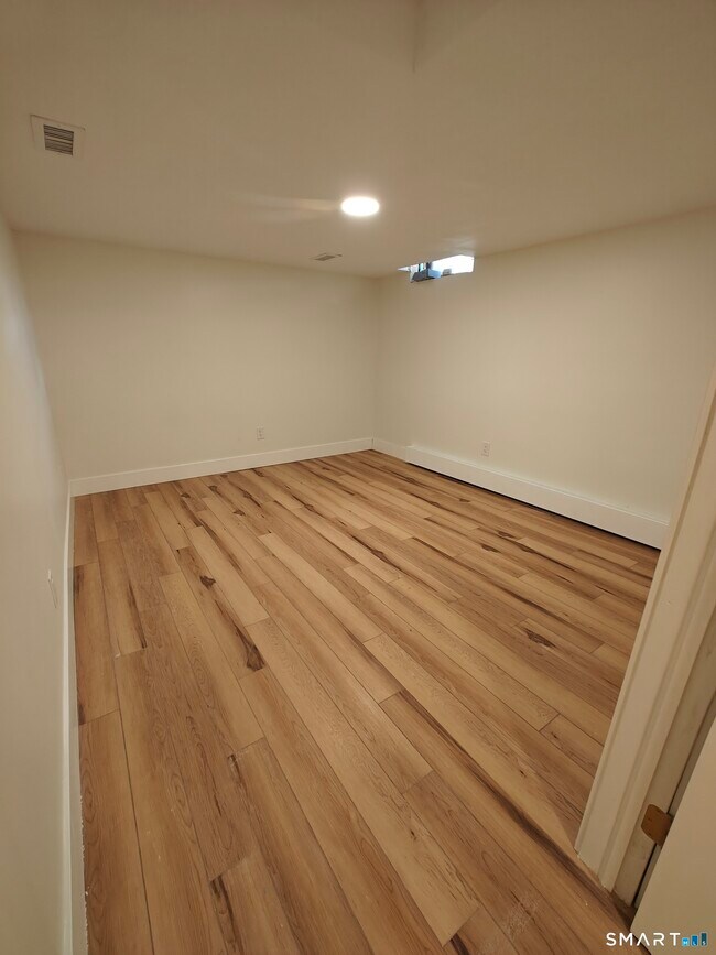 Building Photo - 241 Cricket Knoll