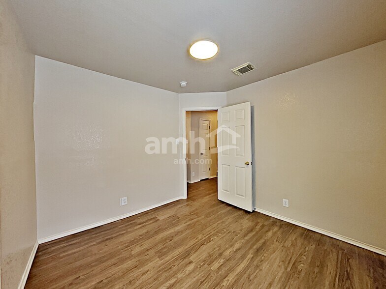 Building Photo - 4974 Bending Elms