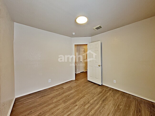 Building Photo - 4974 Bending Elms