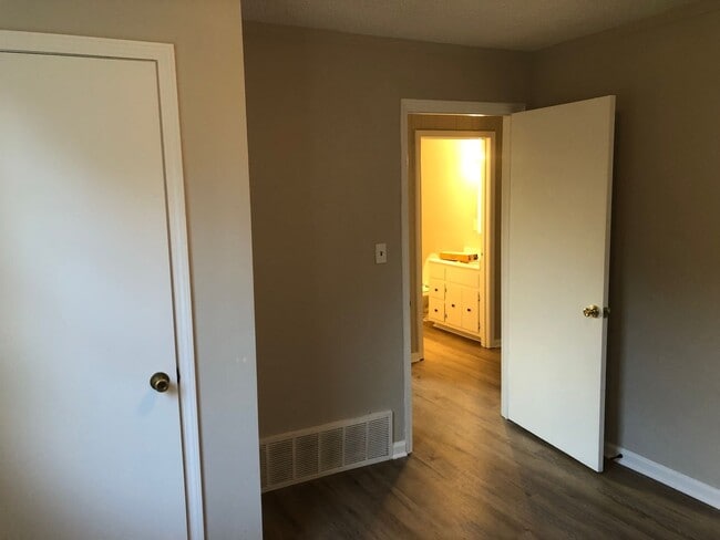 Building Photo - 940 Dougherty St