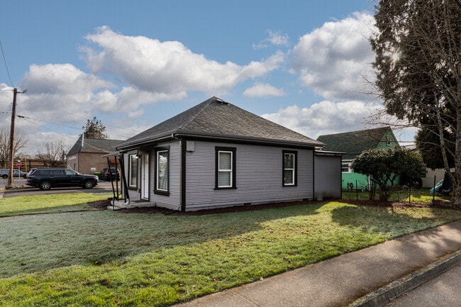 Building Photo - 33450 SW Hall St