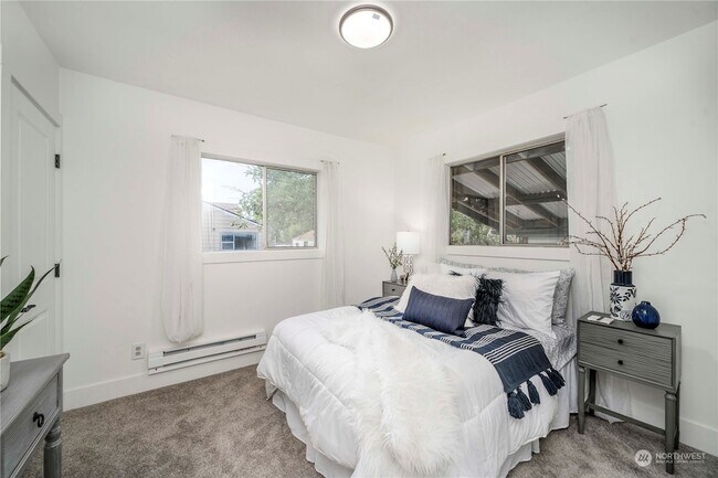 Building Photo - 6927 S Tyler St