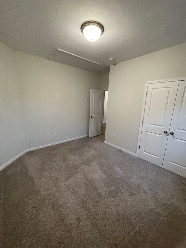 Building Photo - 840 Orchard Valley Ln