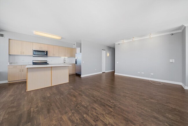 Building Photo - 512 N McClurg Ct