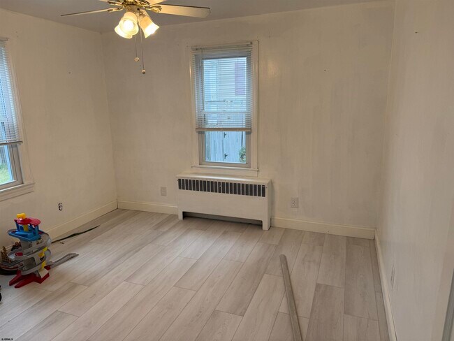 Building Photo - 105 W Edgewood Ave