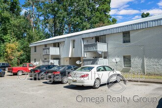 Building Photo - 425 Oakwood Ave