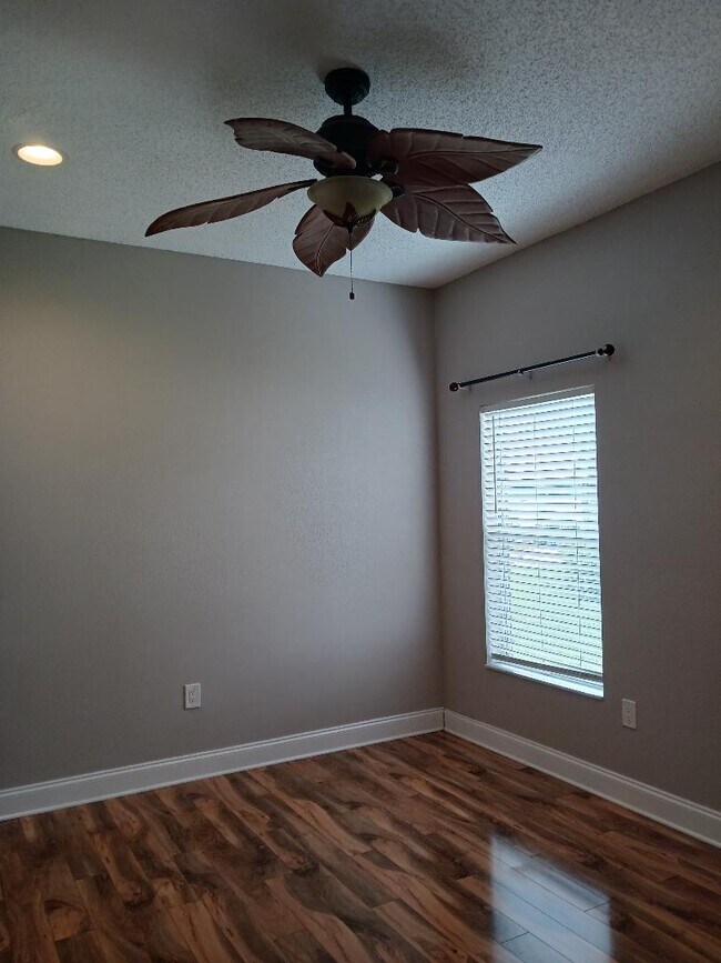 Building Photo - 2012 Fern Ridge Ct