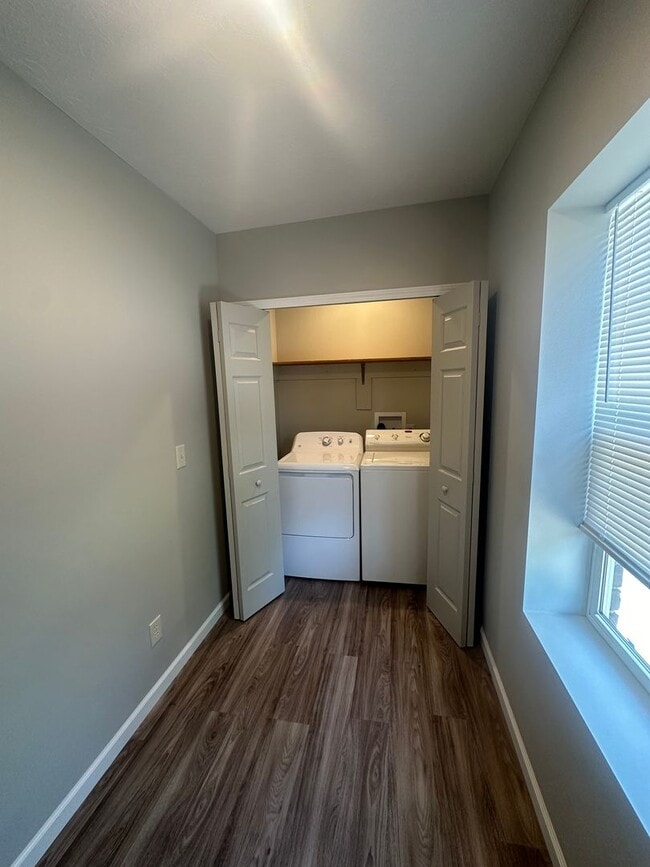 Building Photo - Two Bedroom Apartment