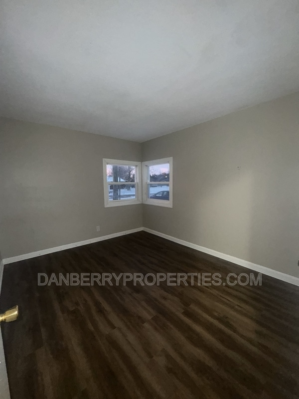 Building Photo - 220 N Main St