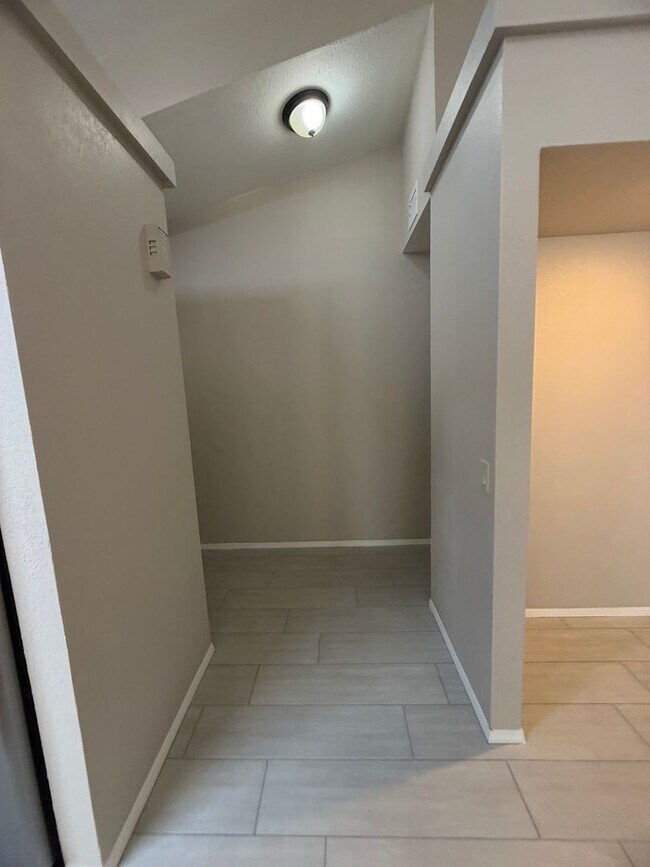 Building Photo - Newly Remodeled Glendale Home