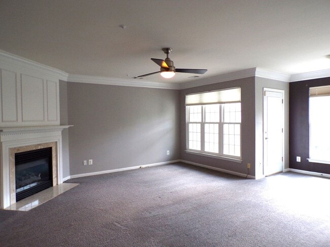 Building Photo - Two Bedroom, Two Level Condo Near Van Dorn...