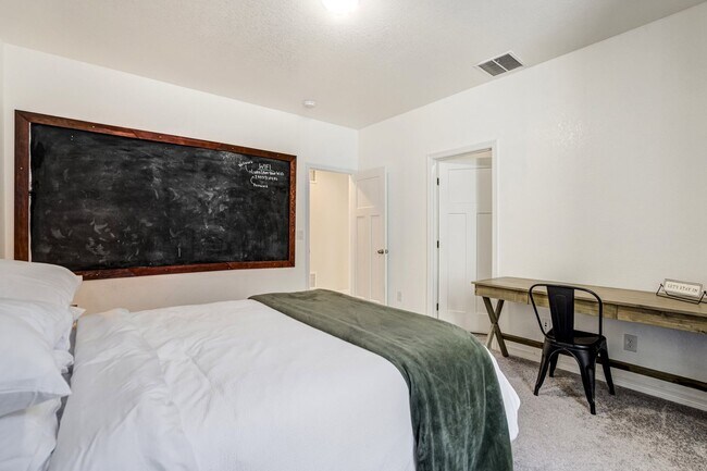 Building Photo - 7664 Alpine Daisy Dr