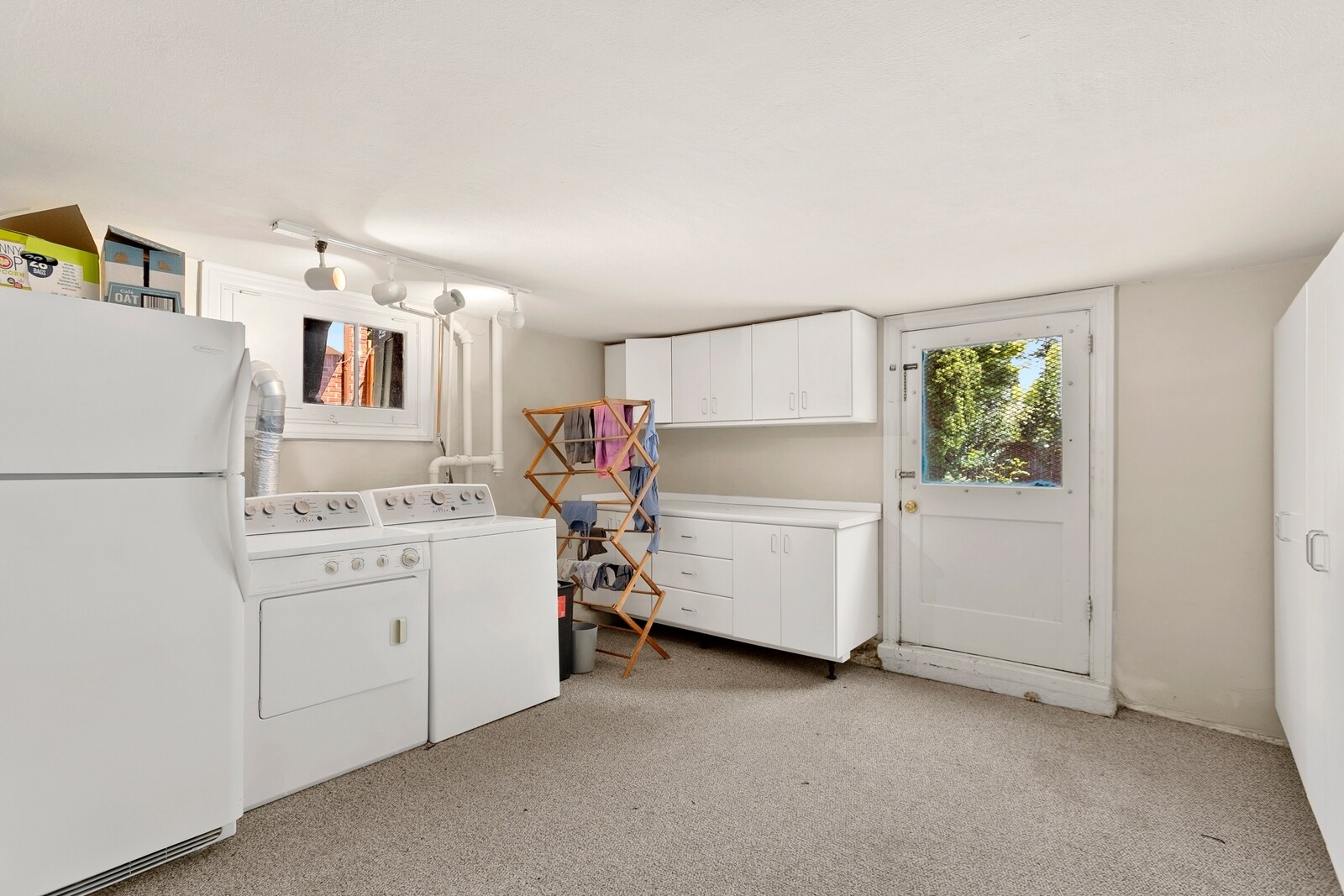 Building Photo - 1526 Thorndyke Ave W