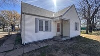 Building Photo - $925 2 bedroom / 1 bathroom - Single Family Home