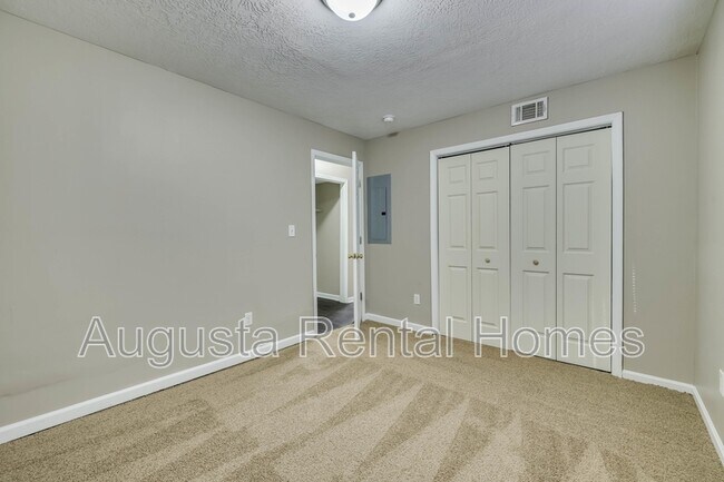 Building Photo - 2451 Jennings Rd