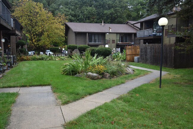Building Photo - 2500 Topsfield Rd