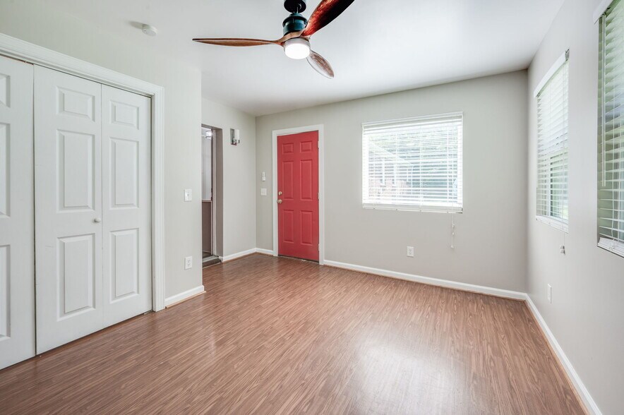 Building Photo - 531 Rosedale Ave
