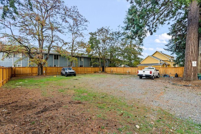 Building Photo - For Rent – 1 Bed / 1 Bath Apartment in Lakewood