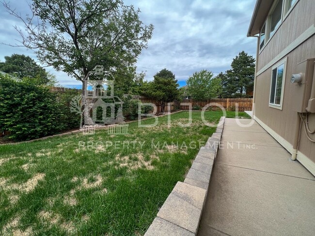 Building Photo - Corner Lot Multi-Level Home