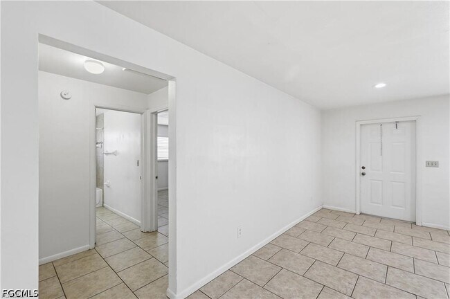 Building Photo - 4913 Viceroy St