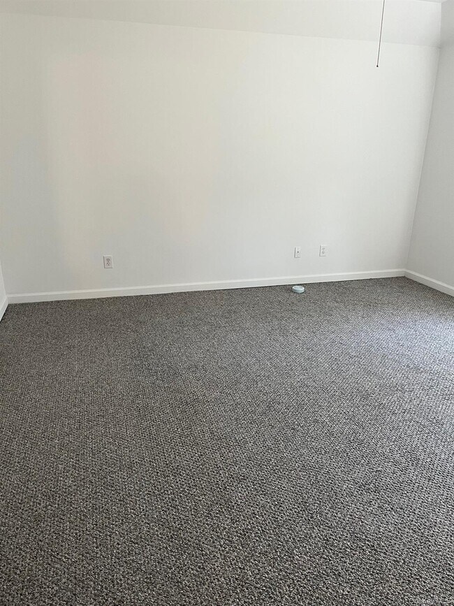 Building Photo - 45 Autumn Dr