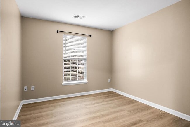 Building Photo - 81 Sassafras Dr