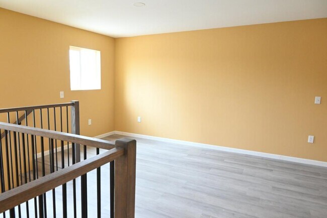 Building Photo - 10701 1/2 Doty Ave