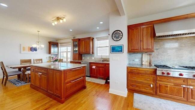 Building Photo - 331 Mary Belle Cir