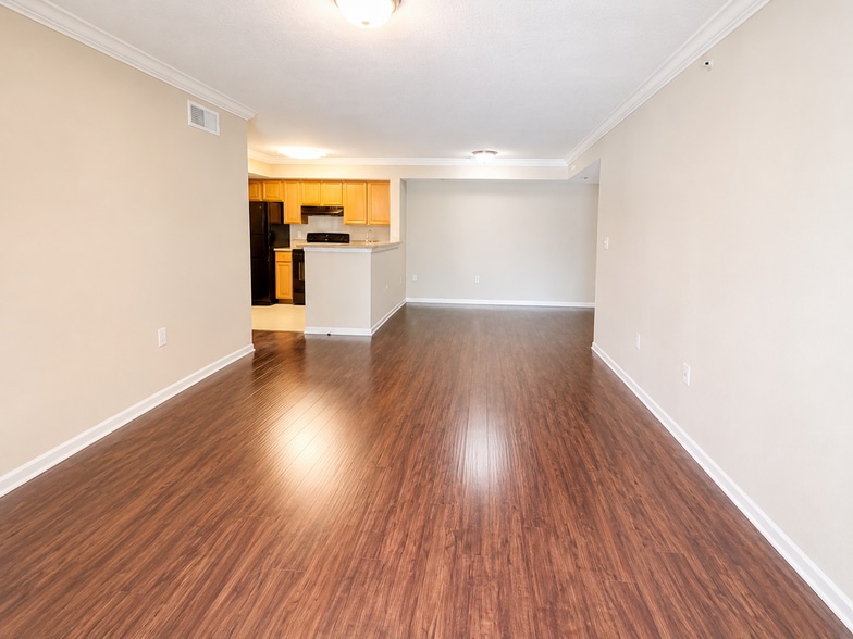 Building Photo - 15155 Michelangelo Blvd