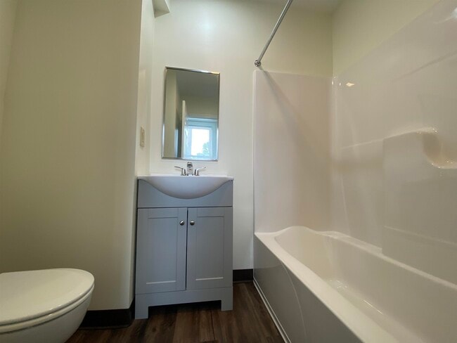 Building Photo - 4 Martin St