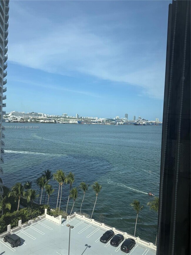 Primary Photo - 540 Brickell Key Dr