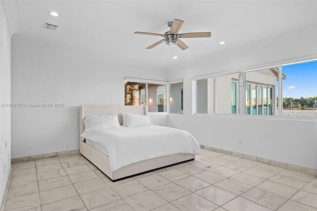 Building Photo - 205 N Hibiscus Dr