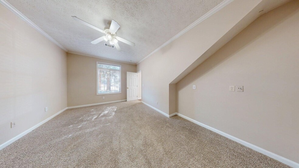 Building Photo - Spacious 3 Bedroom in Ross Park