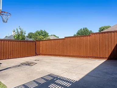 Building Photo - Beautiful 4 bedroom 3 bath home in a quiet...