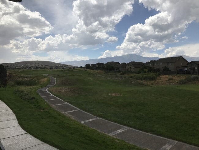 Building Photo - Perfect Town Home in Eagle Mountain