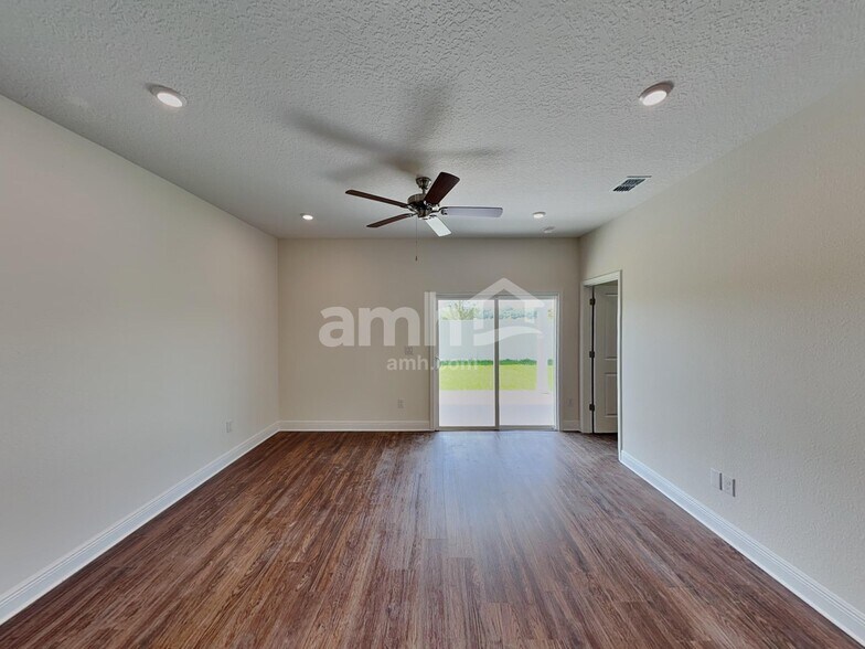 Building Photo - 375 Onate Cir