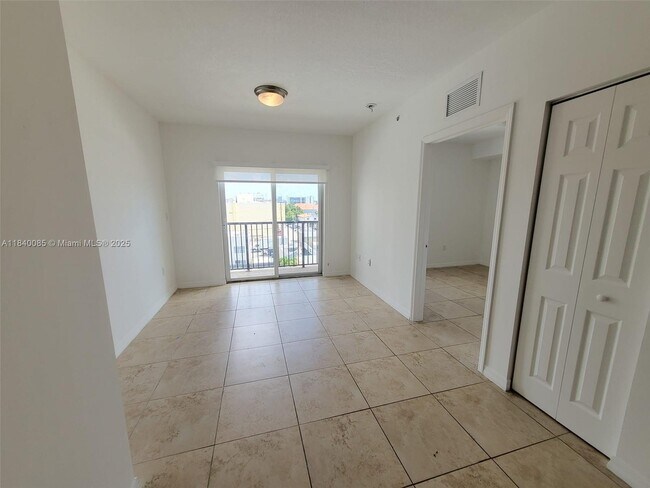 Primary Photo - 435 SW 12th Ave