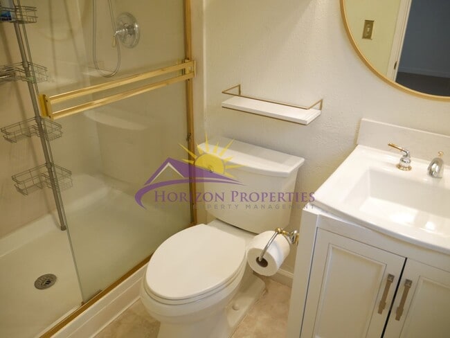 Building Photo - Spacious 4 Bed 2 Bath 1,575 sqft Lincoln Village Home