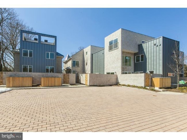 Building Photo - 11 Greenview Ave
