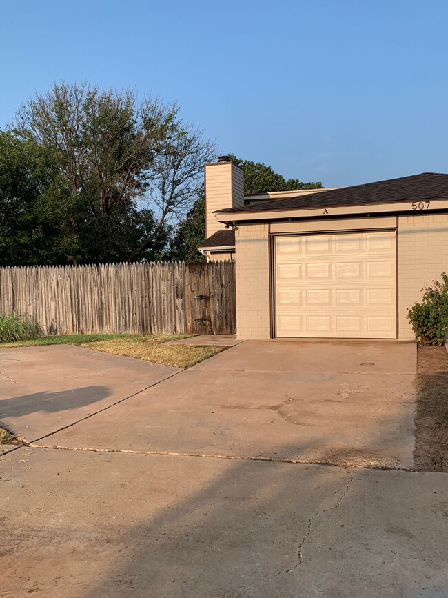 Building Photo - Cute duplex in North Lubbock