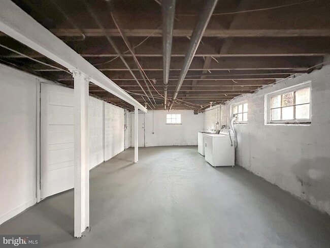 Building Photo - 3822 Veazey St NW
